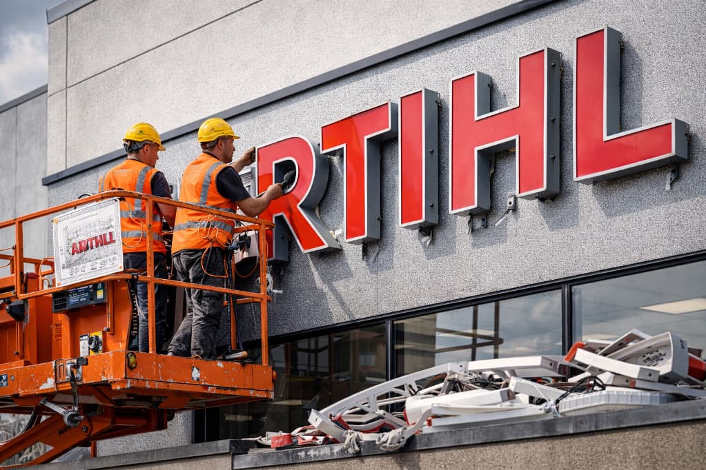 Od projektu do montażu – gdzie najczęściej pojawiają się błędy przy realizacji reklam przestrzennych